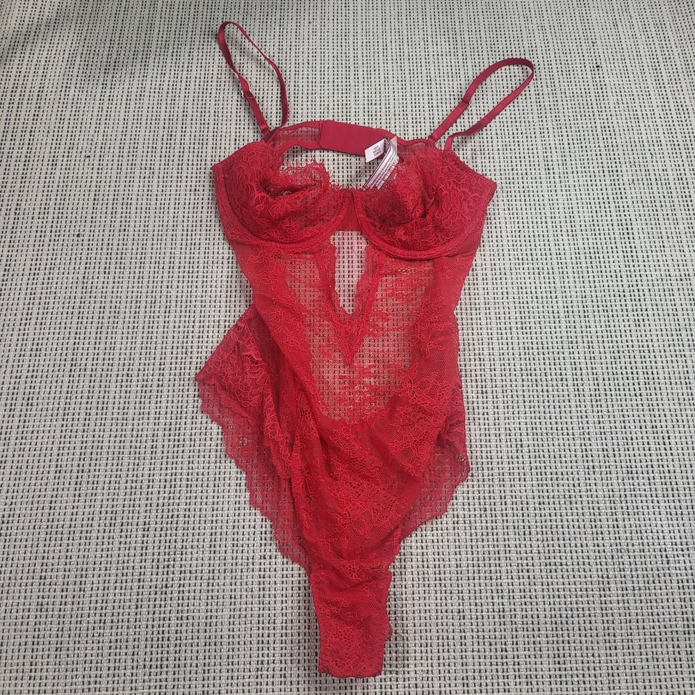 Victoria's Secret Teddy Bodysuit Womens M Red Lace Underwire Sheer Floral 402055